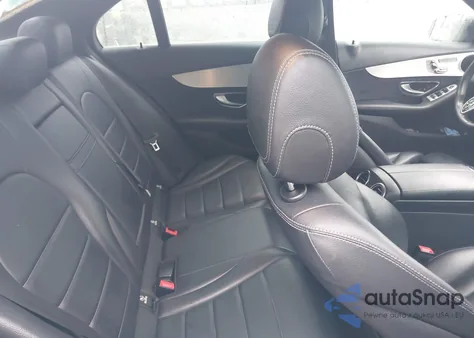 2019 Mercedes-Benz C 300 z USA, uszkodzony, nr VIN 55SWF8DB5KU307749